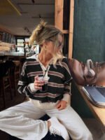 ⁦كنزة صوف بولو مخططة بتباين الألوان للنساء⁩ - الصورة ⁦12⁩