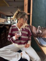 ⁦كنزة صوف بولو مخططة بتباين الألوان للنساء⁩ - الصورة ⁦76⁩