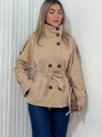 ⁦معطف نسائي بياقة عالية مع حزام – ستايل كلاسيكي⁩ - الصورة ⁦2⁩