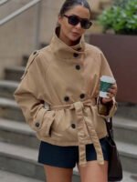 ⁦معطف نسائي بياقة عالية مع حزام – ستايل كلاسيكي⁩ - الصورة ⁦3⁩