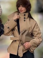 ⁦معطف نسائي بياقة عالية مع حزام – ستايل كلاسيكي⁩ - الصورة ⁦4⁩