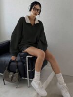 ⁦بلوزة رياضية نسائية بخامة مخمل وقصة متداخلة⁩ - الصورة ⁦5⁩