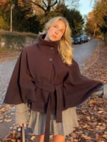 معطف صوف نسائي قصير بحزام وياقة عالية