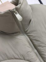 ⁦معطف انيق بسحاب وبدون أكمام⁩ - الصورة ⁦5⁩