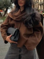 ⁦معطف نسائي قصير بأكمام طويلة وياقة V⁩ - الصورة ⁦2⁩