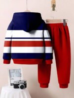 ⁦طقم أولاد قطعتين  تصميم فضفاض وطبعات ملونة⁩ - الصورة ⁦4⁩