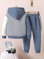 ⁦طقم أولاد قطعتين  تصميم فضفاض وطبعات ملونة⁩ - الصورة ⁦12⁩