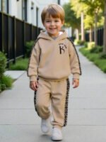 ⁦طقم أولاد قطعتين  تصميم فضفاض وطبعات ملونة⁩ - الصورة ⁦14⁩