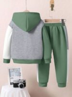 ⁦طقم أولاد قطعتين  تصميم فضفاض وطبعات ملونة⁩ - الصورة ⁦78⁩