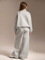 ⁦طقم رياضي للفتيات  سويت شيرت وبنطلون رمادي⁩ - الصورة ⁦3⁩