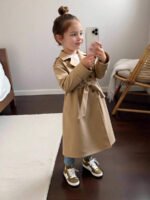 ⁦معطف بناتي طويل خفيف⁩ - الصورة ⁦9⁩